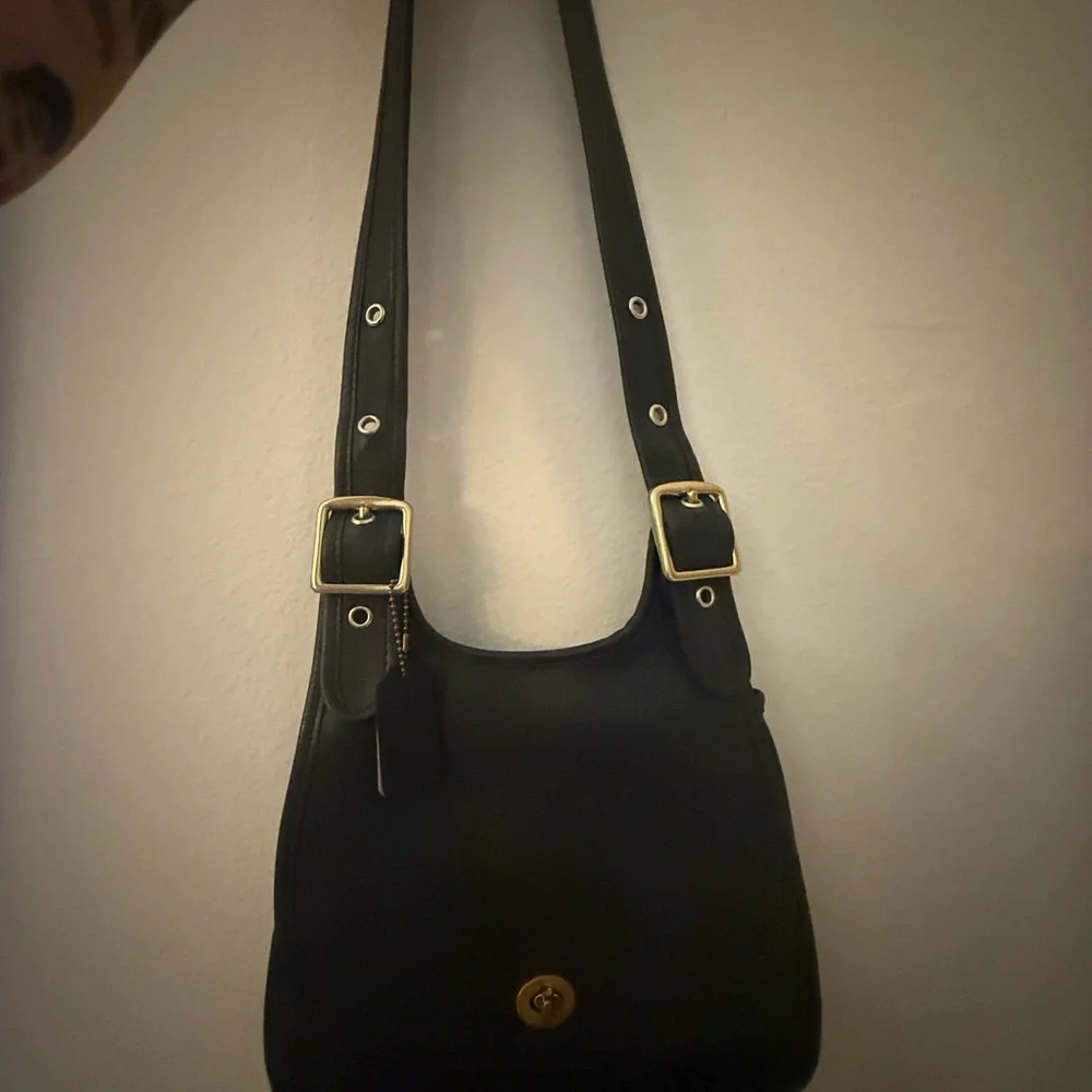 SOLD DO NOT PURCHASE Vintage Coach Berkeley 9988 Navy Leather Saddle Bag - Picture 7 of 7